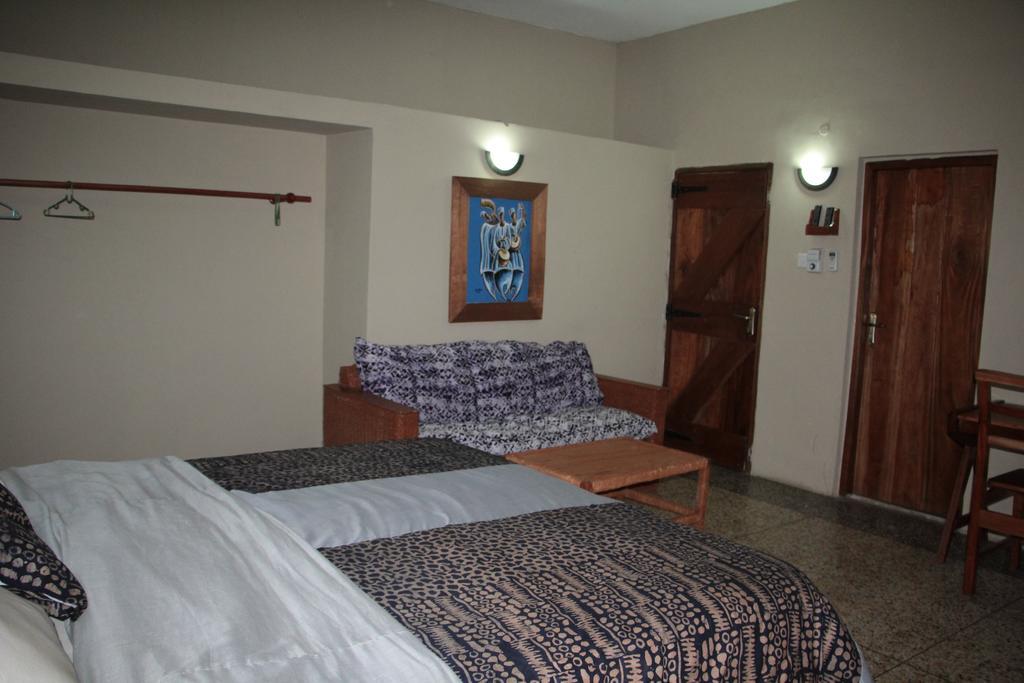 The Sleepy Hippo Hotel อักกรา ภายนอก รูปภาพ