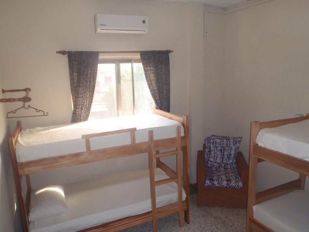 The Sleepy Hippo Hotel อักกรา ภายนอก รูปภาพ