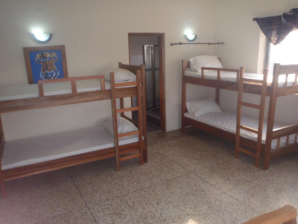 The Sleepy Hippo Hotel อักกรา ภายนอก รูปภาพ
